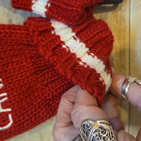 New Kootenay Knitting Company Red/White "Canada" Mittens - Picture 4 of 8